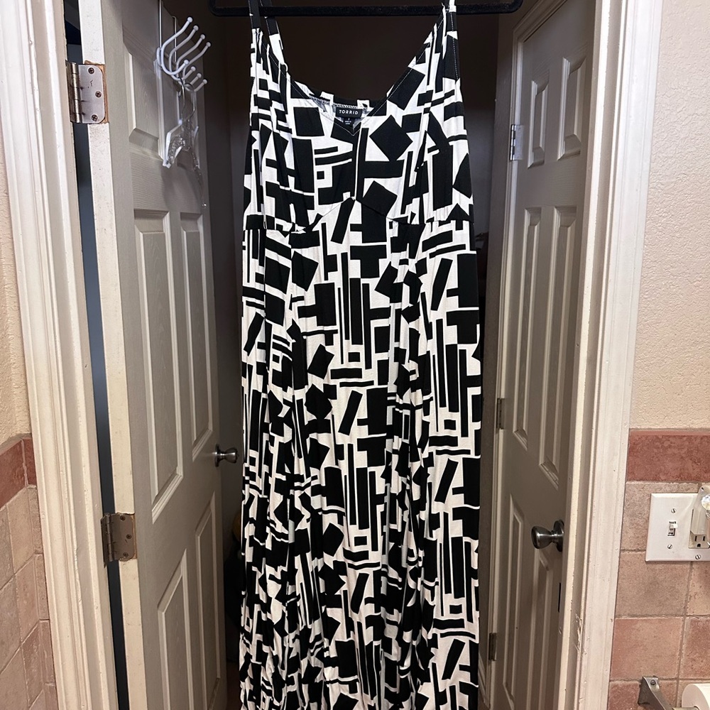 Torrid Monochrome Geometric Pattern Top